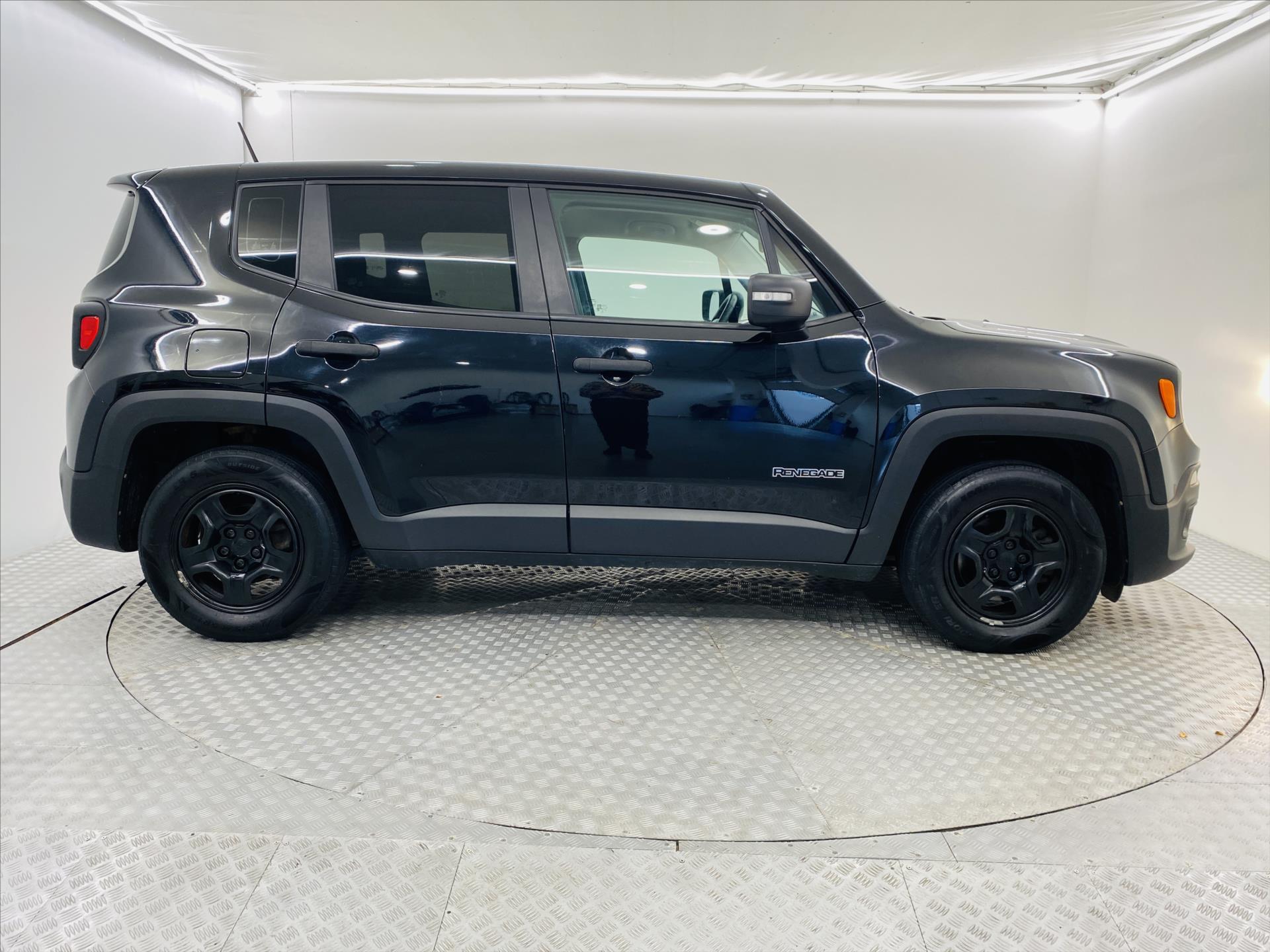 jeep-renegade-1-6-i-81kw-1-majitel - 2