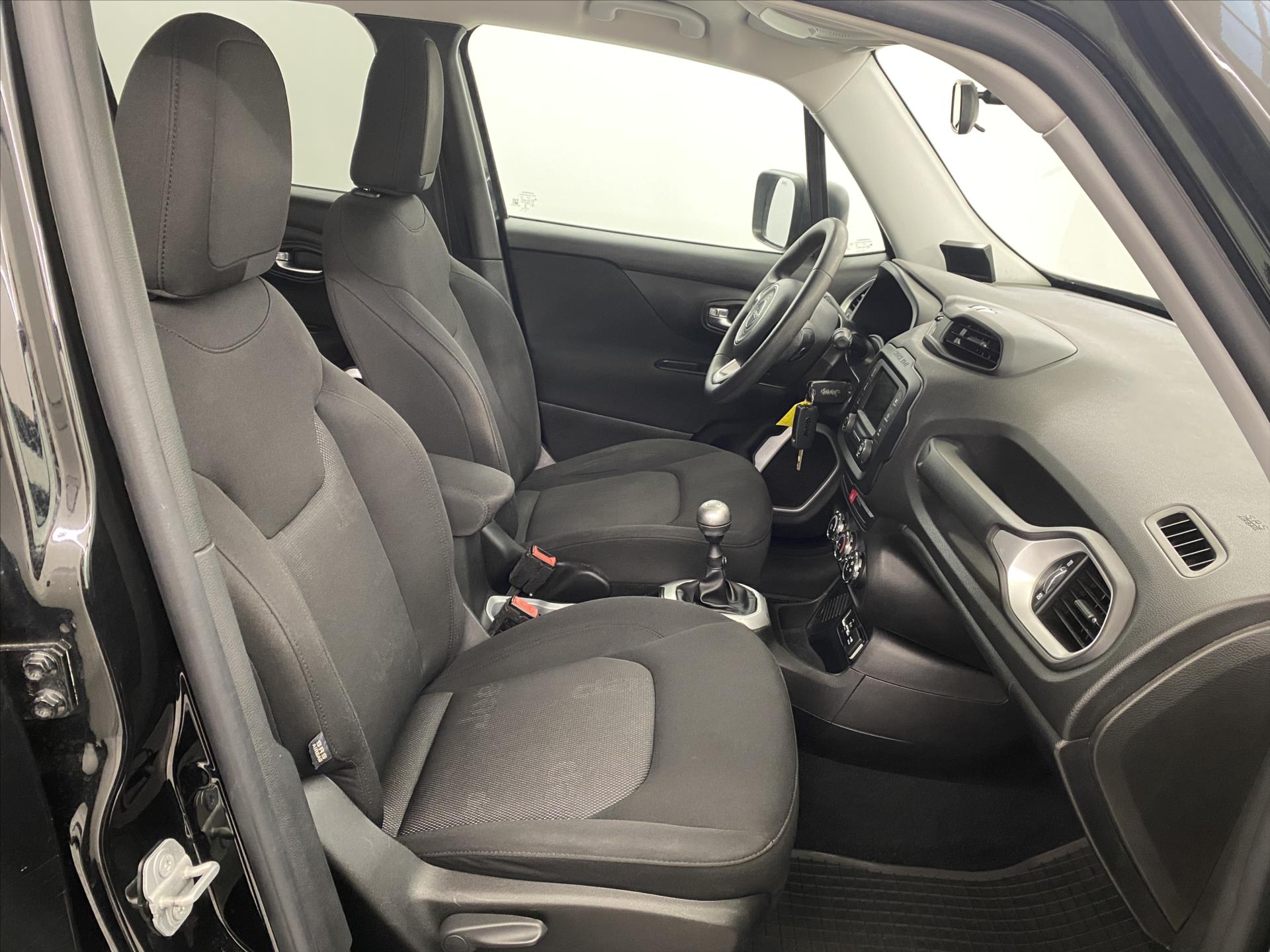 jeep-renegade-1-6-i-81kw-1-majitel - 4