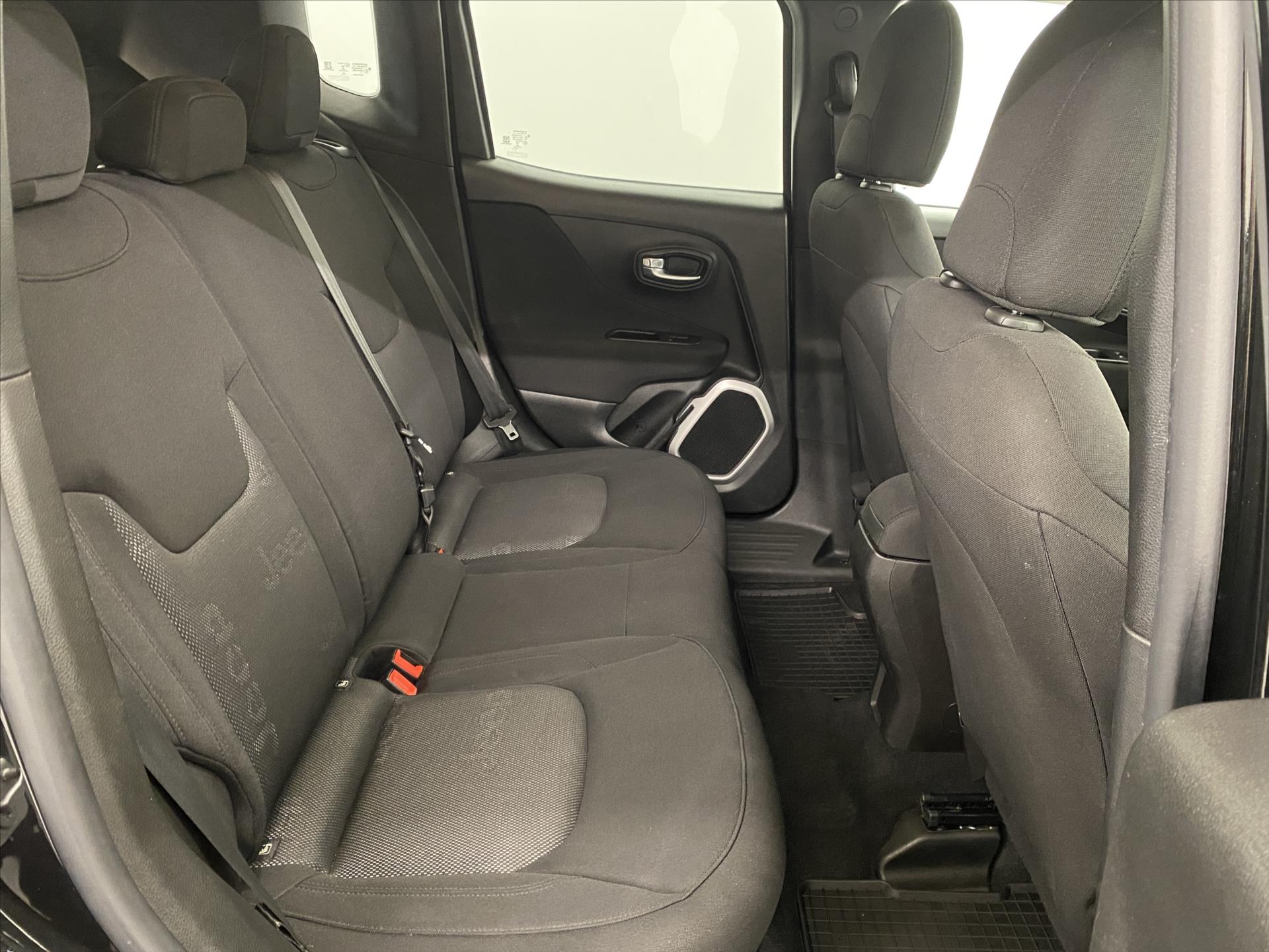 jeep-renegade-1-6-i-81kw-1-majitel - 5