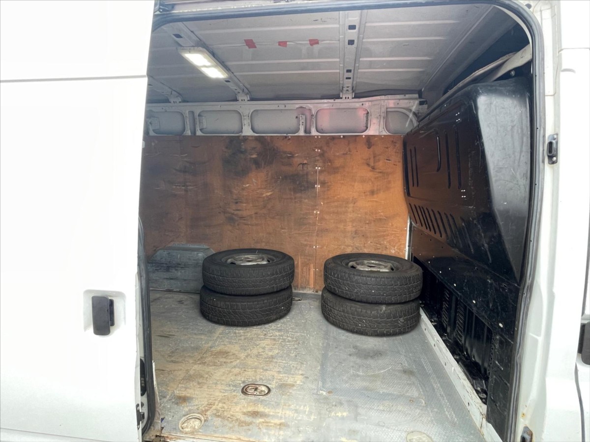 ford-transit-2-2-tdci - 9
