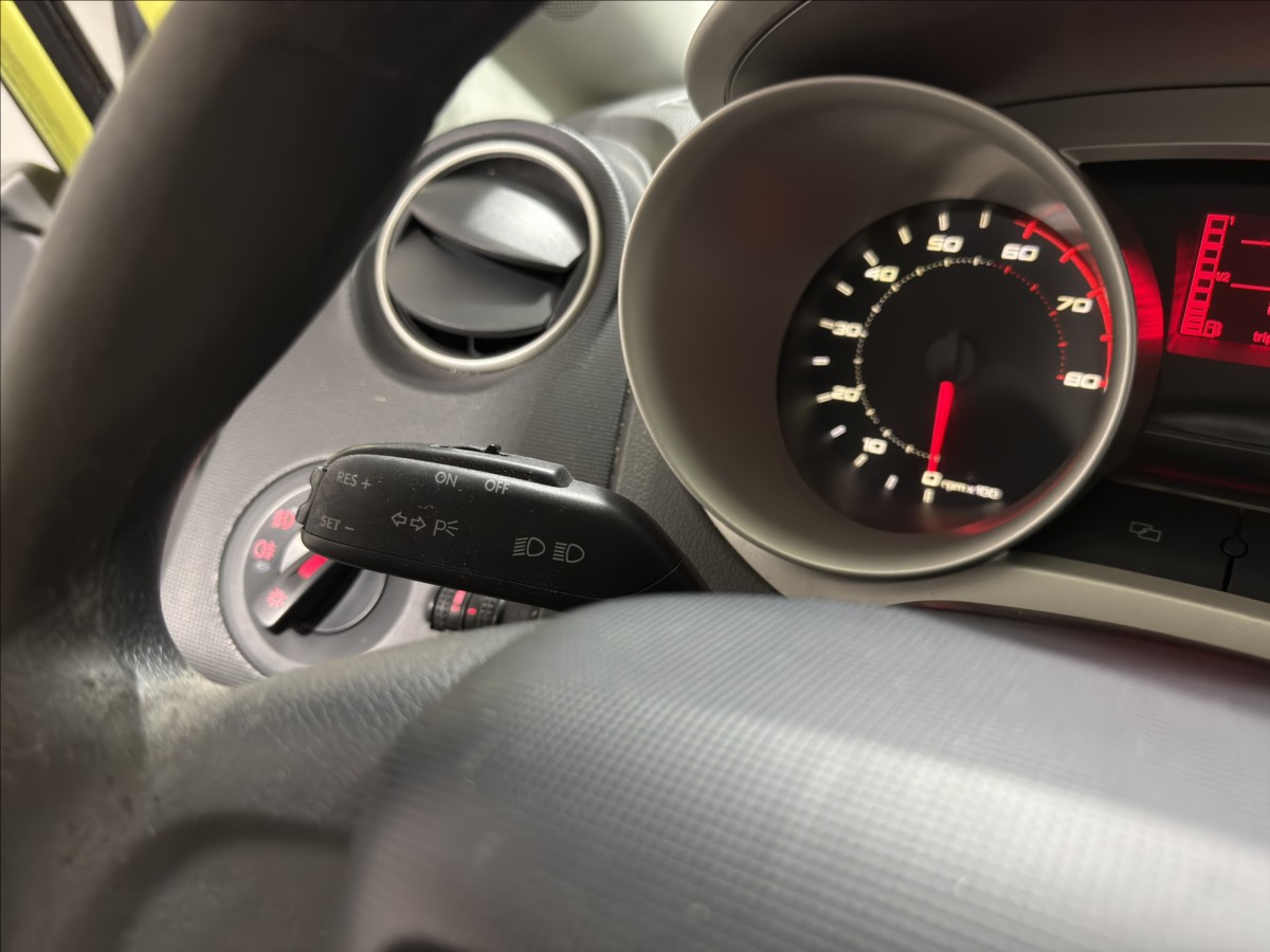 seat-ibiza-1-4-i-klimatizace-po-stk - 9