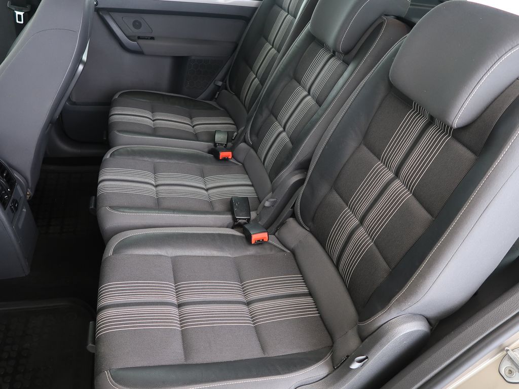 volkswagen-touran-1-6tdi-77kw-automat-tazne-navi - 9