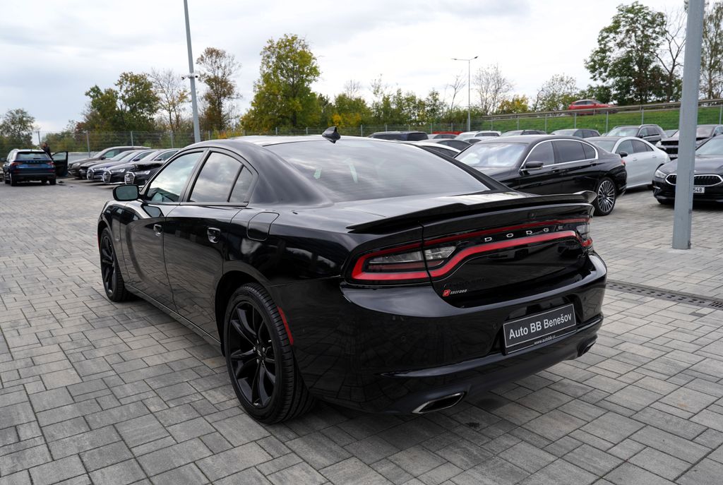 dodge-charger-5-7-v8-hemi-r-t-kuze-at-375-ps - 3