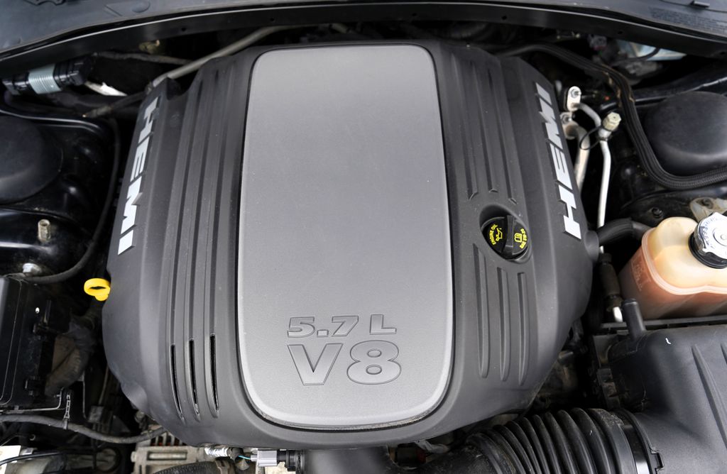 dodge-charger-5-7-v8-hemi-r-t-kuze-at-375-ps - 9