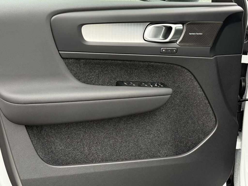 volvo-xc40-plus-dark-b3-360-pixel-led - 7