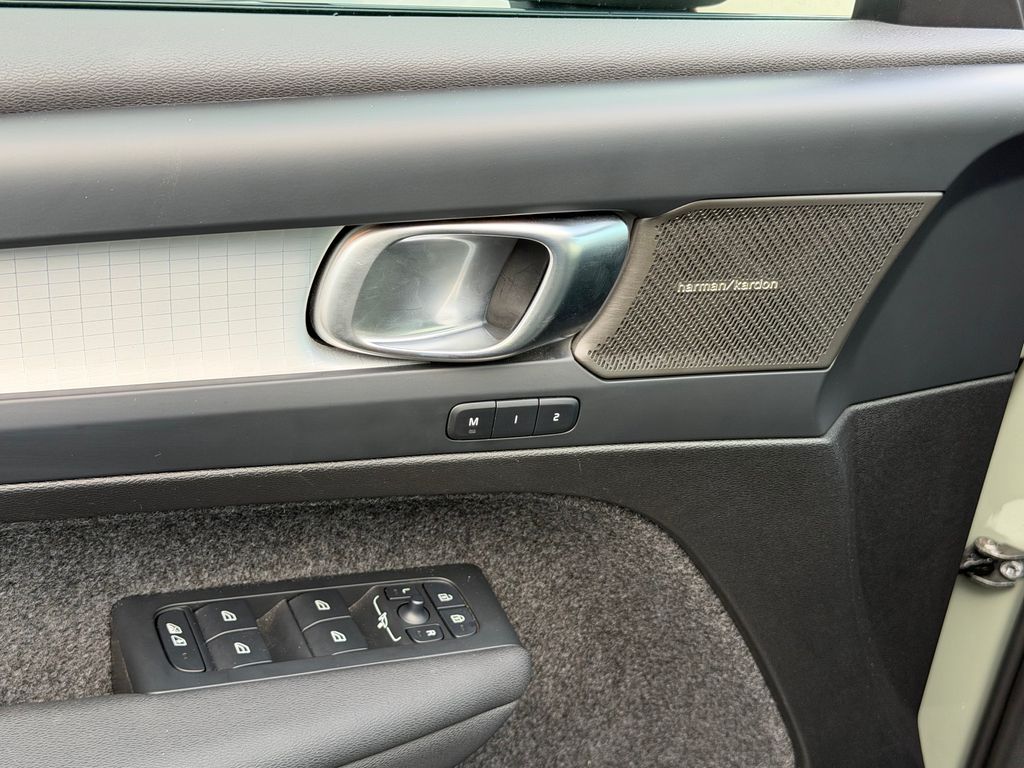 volvo-xc40-plus-dark-b3-360-pixel-led - 8