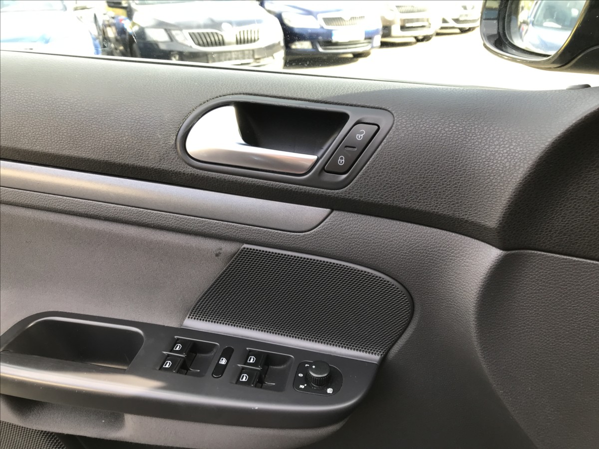 volkswagen-golf-variant-1-6-i-75kw - 9