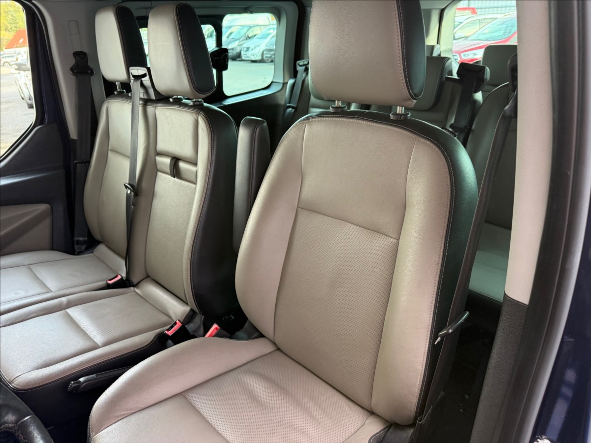 ford-tourneo-custom-2-2-titaniumx-114kw-velky-servis - 9