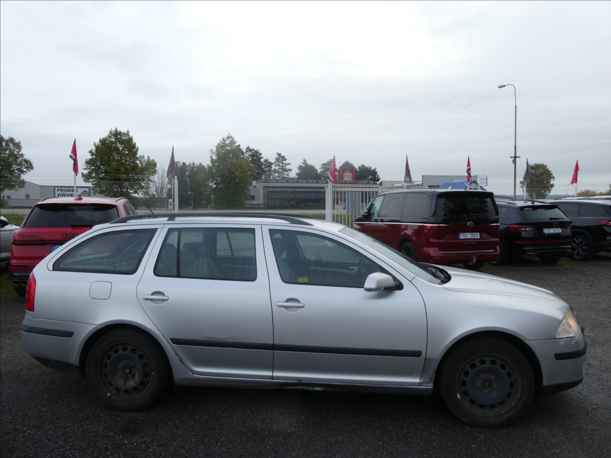 skoda-octavia-1-6-fsi-85kw-zaves-2x-kola - 7