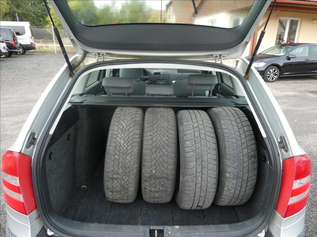 skoda-octavia-1-6-fsi-85kw-zaves-2x-kola - 8