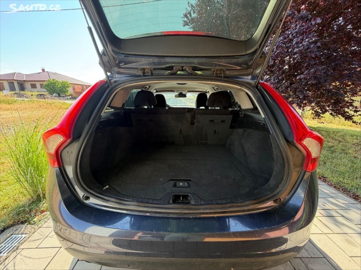 volvo-v60-2-0-d3-120kw-5-valec-r-2010 - 2