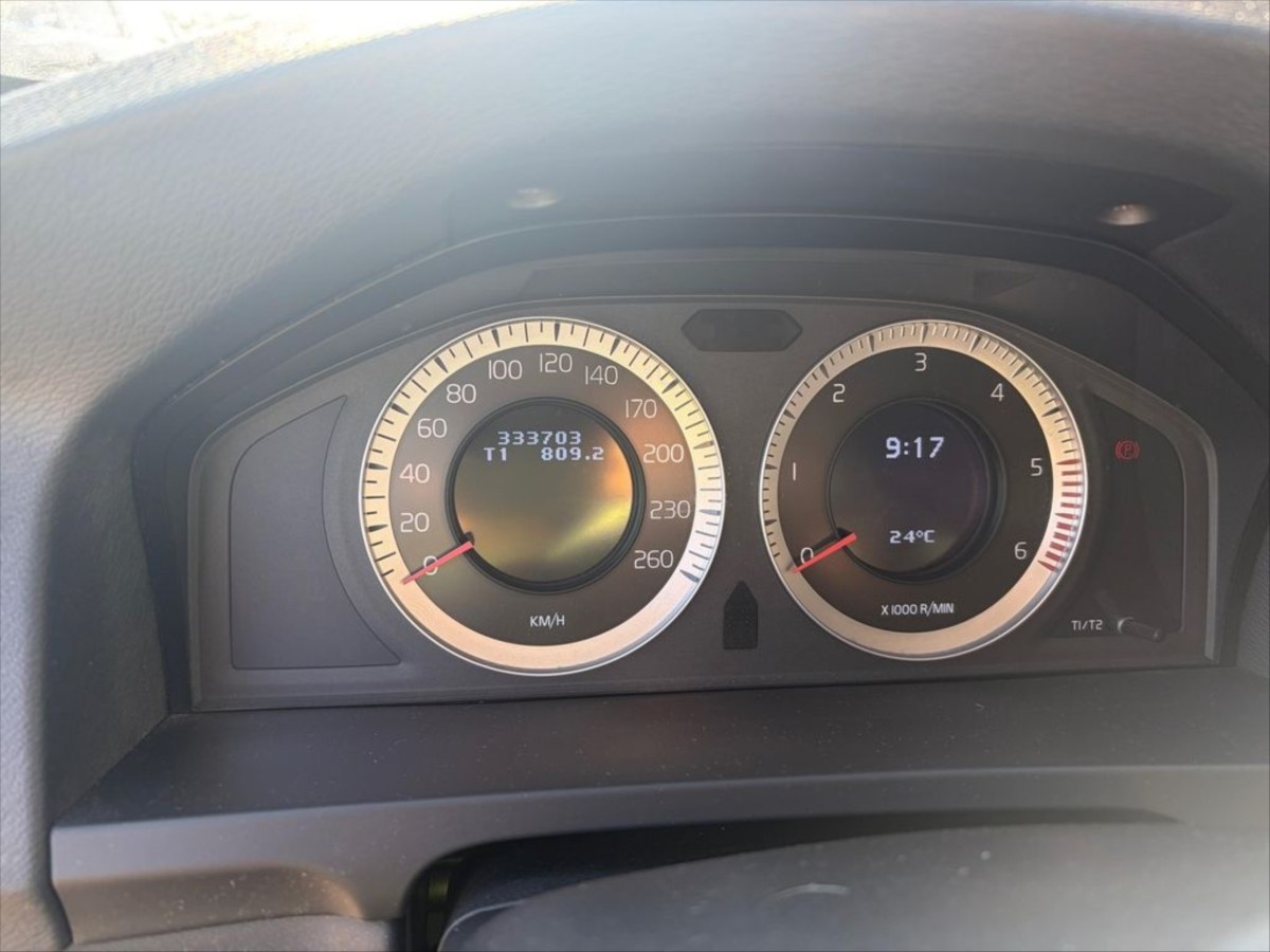volvo-v60-2-0-d3-120kw-5-valec-r-2010 - 7