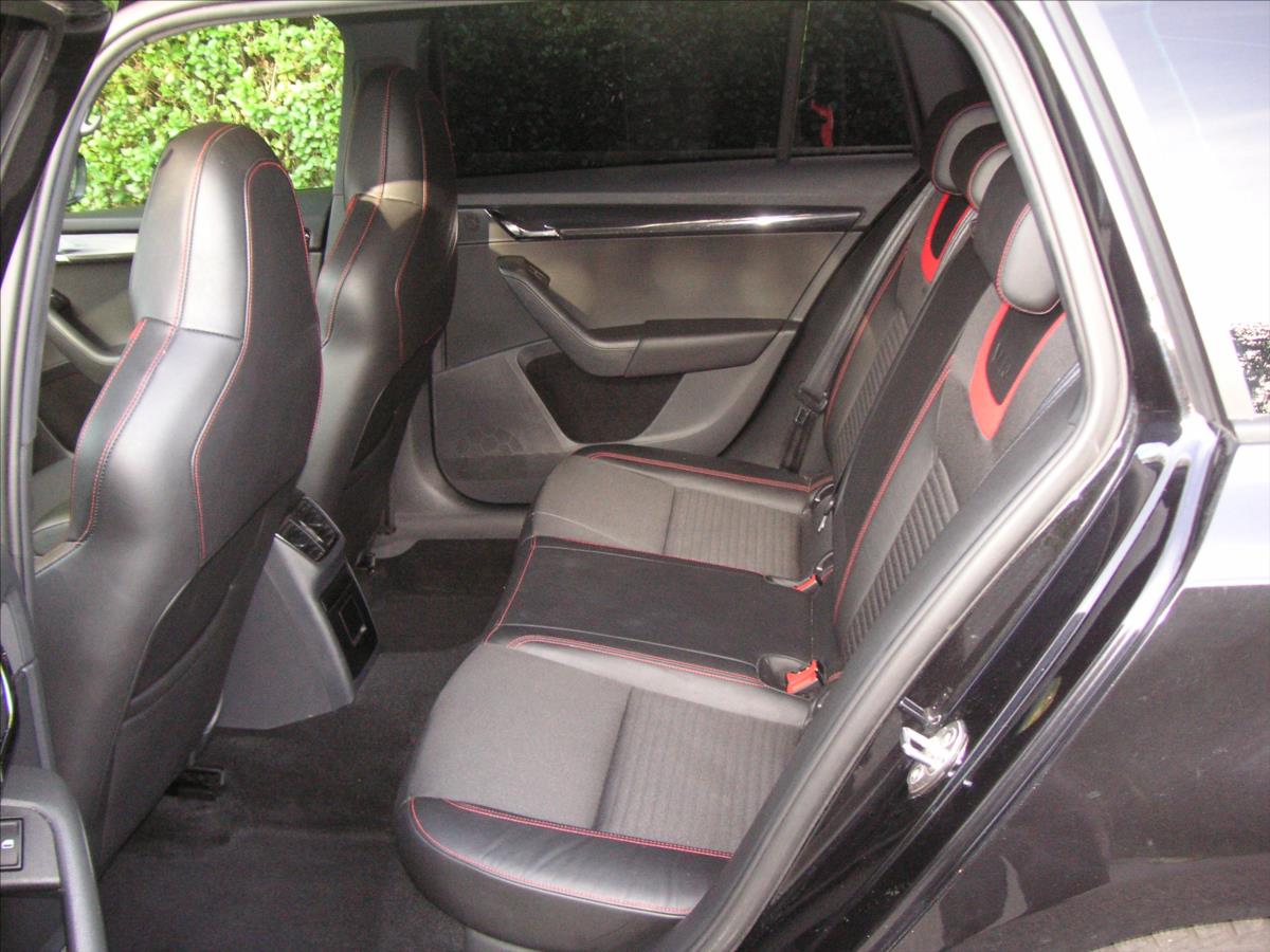 skoda-octavia-2-0-tdi-rs-dsg-iii - 8