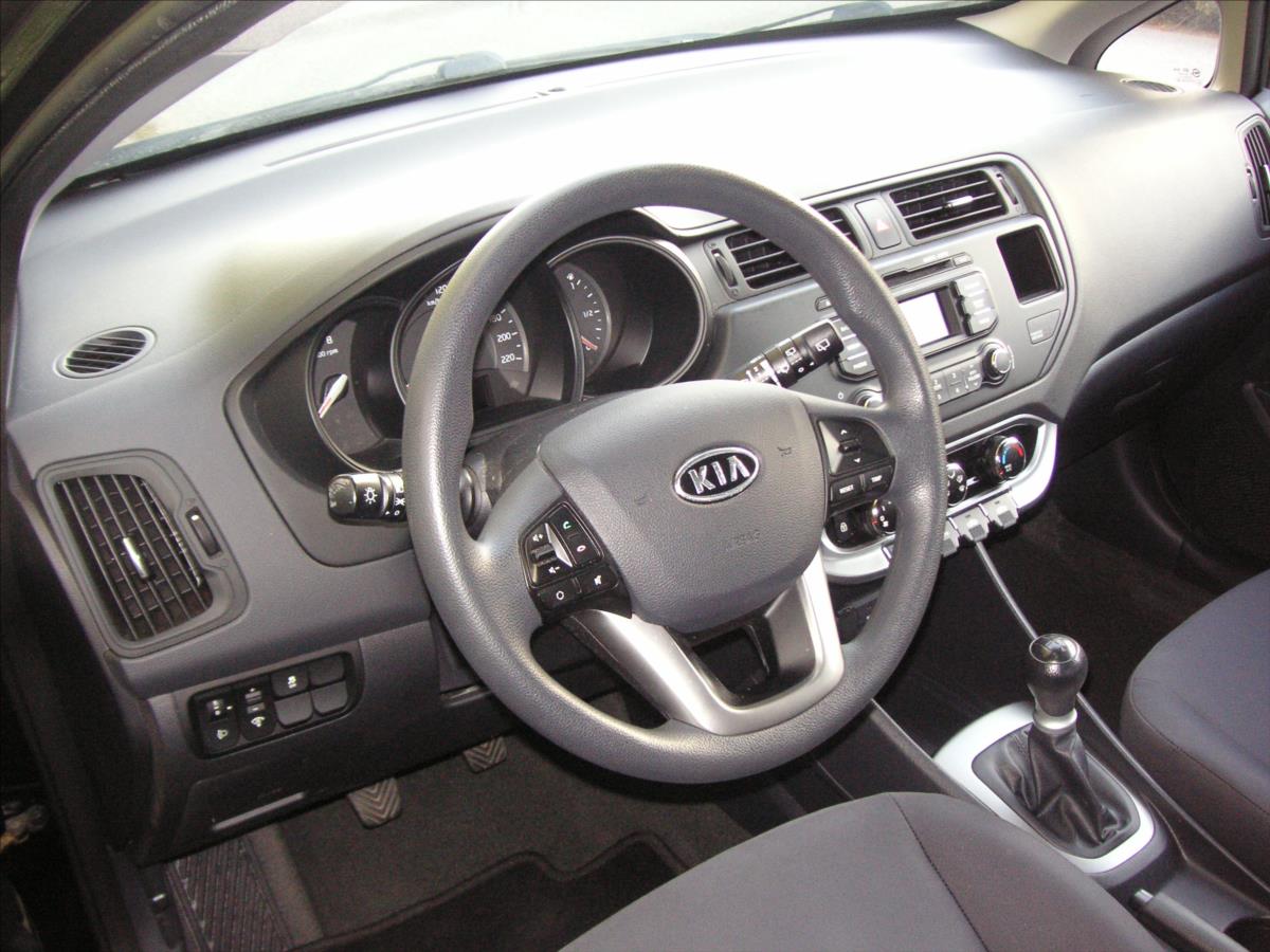 kia-rio-1-3-cvvt - 9