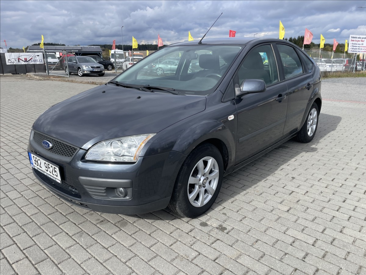 Ford Focus 1,6 i 16V 74kw Klima Tažné 2sady kol