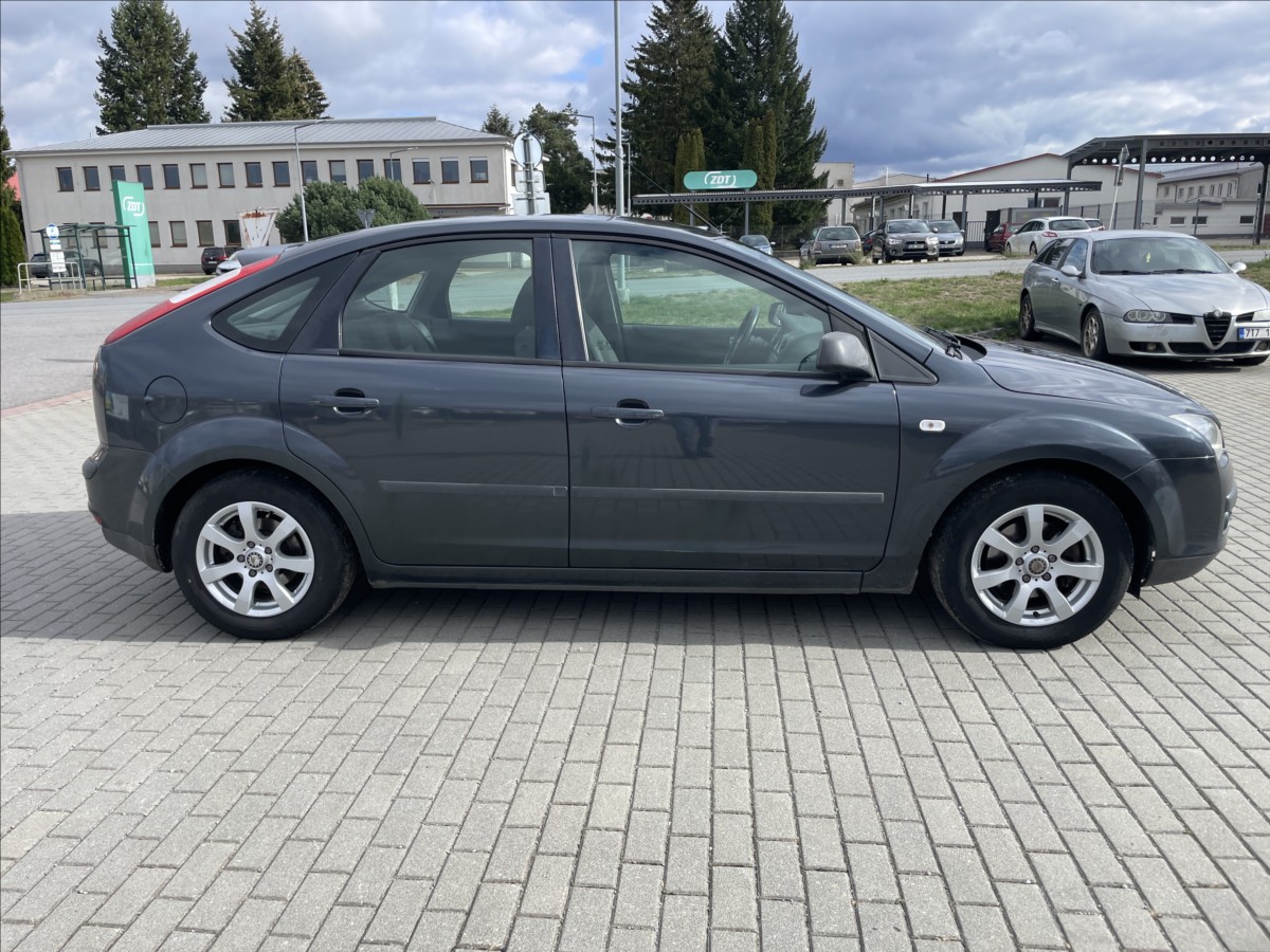 ford-focus-1-6-i-16v-74kw-klima-tazne-2sady-kol - 3