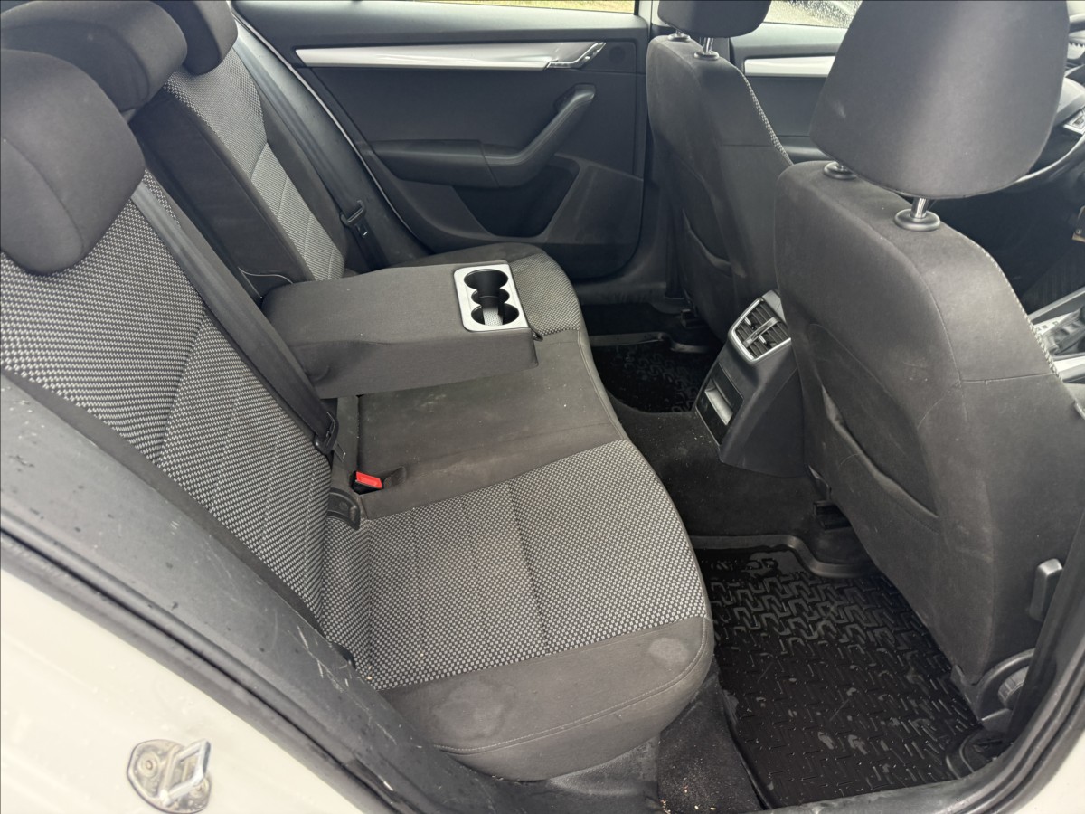 skoda-octavia-1-8-tsi-132kw-4x4-dsg-odp-dph - 9