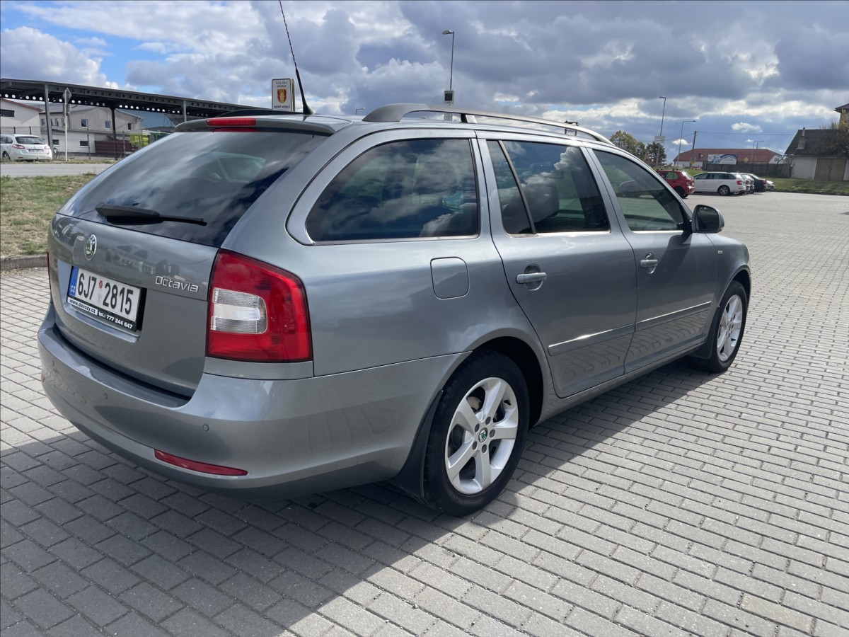 skoda-octavia-1-2-tsi-77kw-ambiente-vyborny-stav - 3
