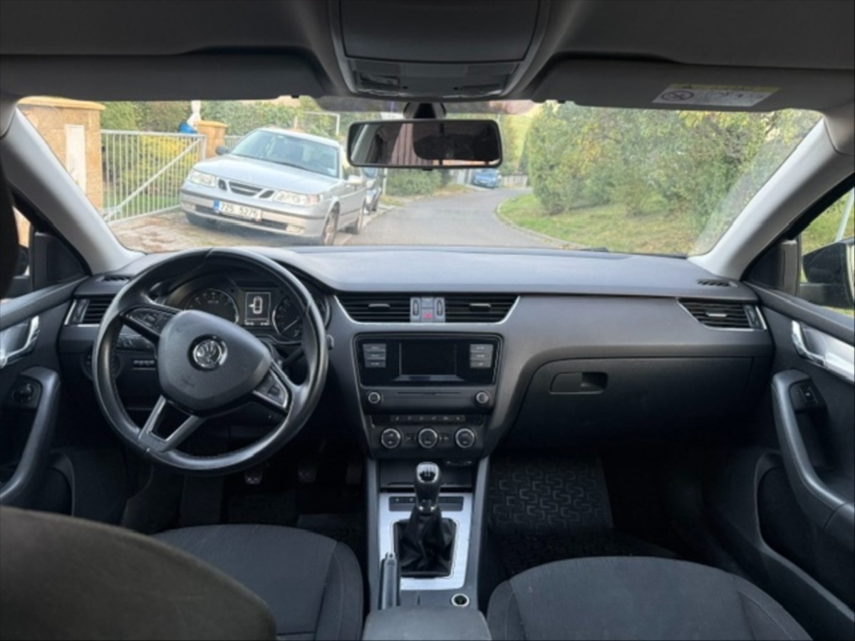 skoda-octavia-1-6-tdi-81kw-style - 5