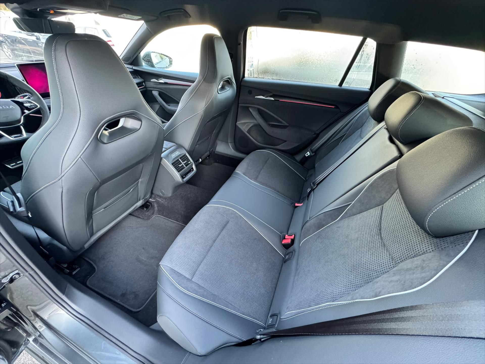 skoda-superb-1-5-tsi-iv-150-kw-sportline - 9