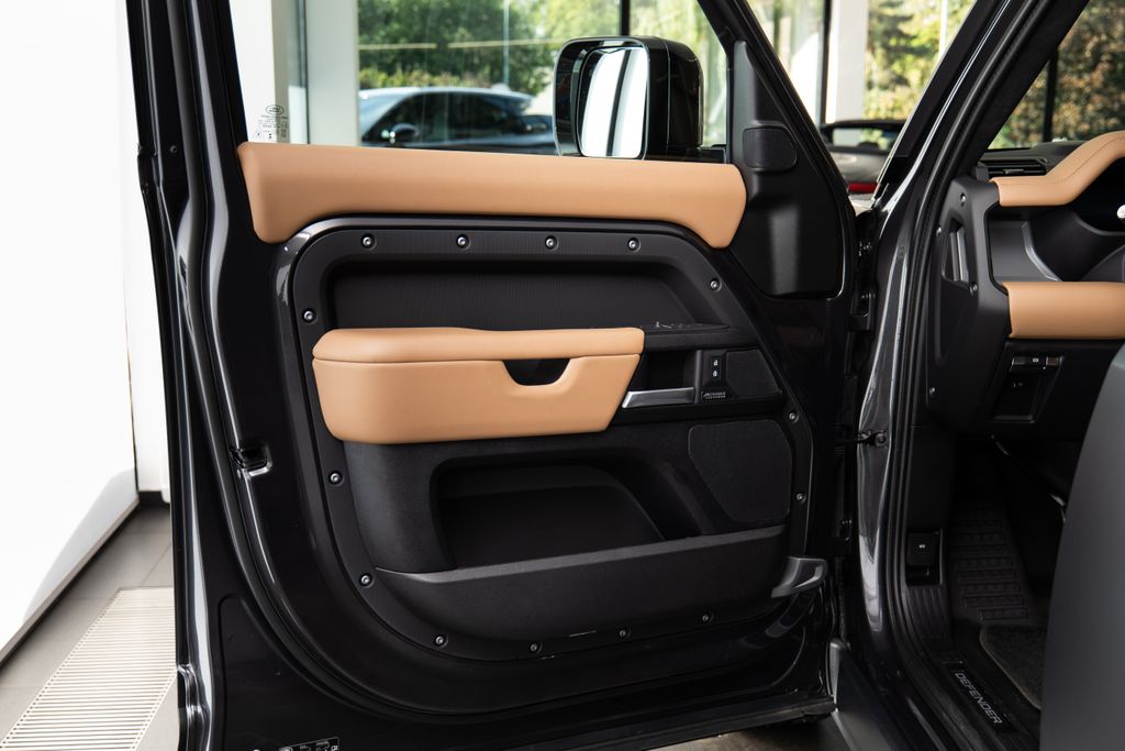 land-rover-defender-110-v8-p425-x-matne-ppf-meridian-pano-360 - 6
