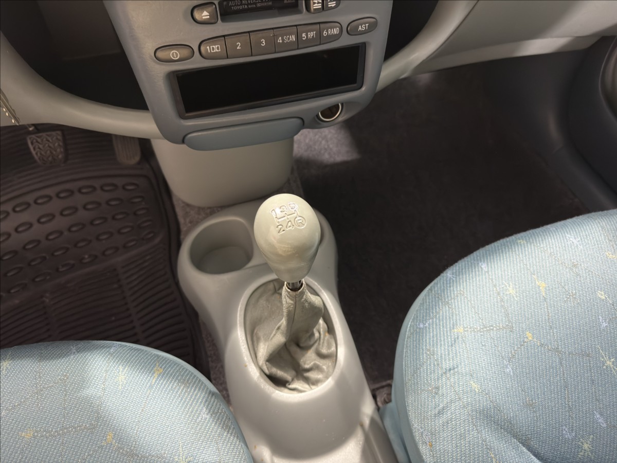 toyota-yaris-1-0-vvt-i-slusny-stav-stk - 7