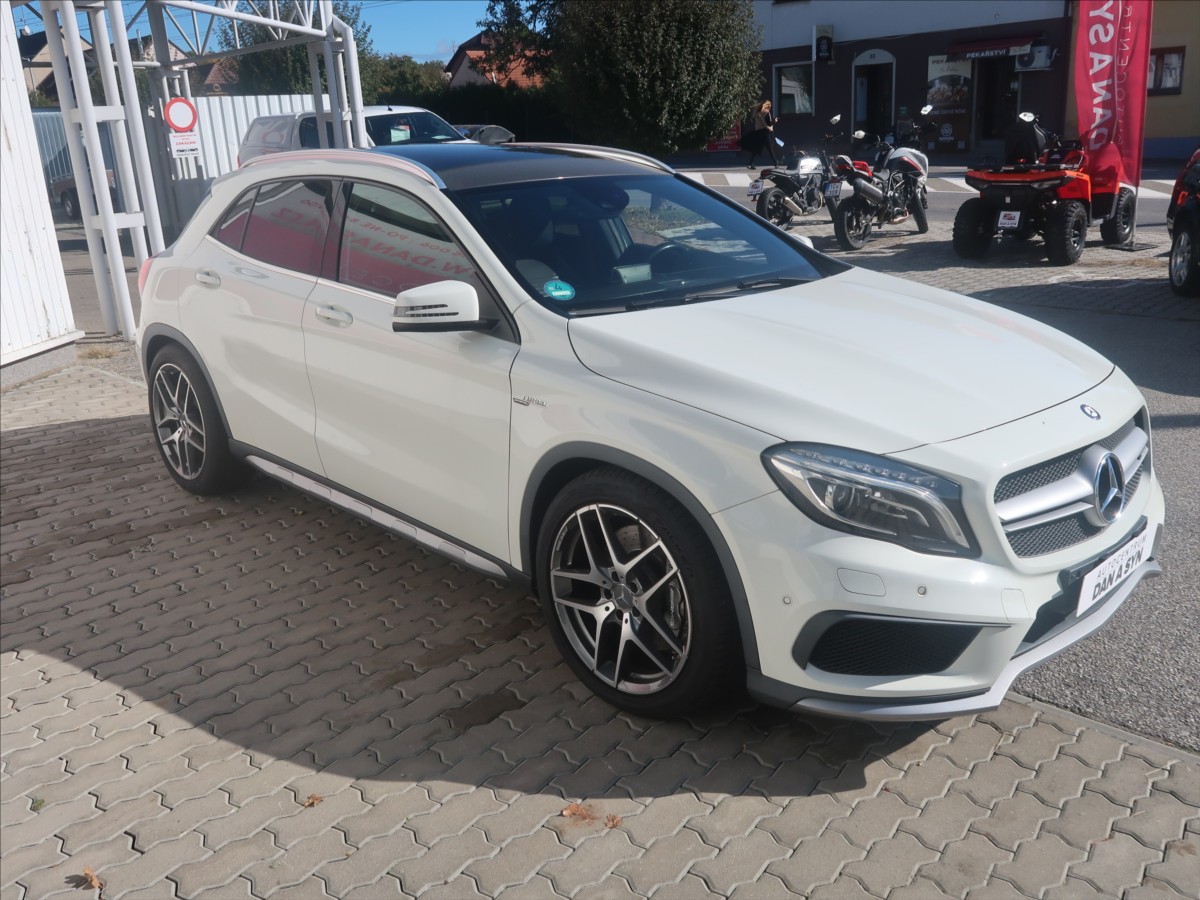mercedes-benz-gla-2-0-45-amg-4matic-panorama - 1