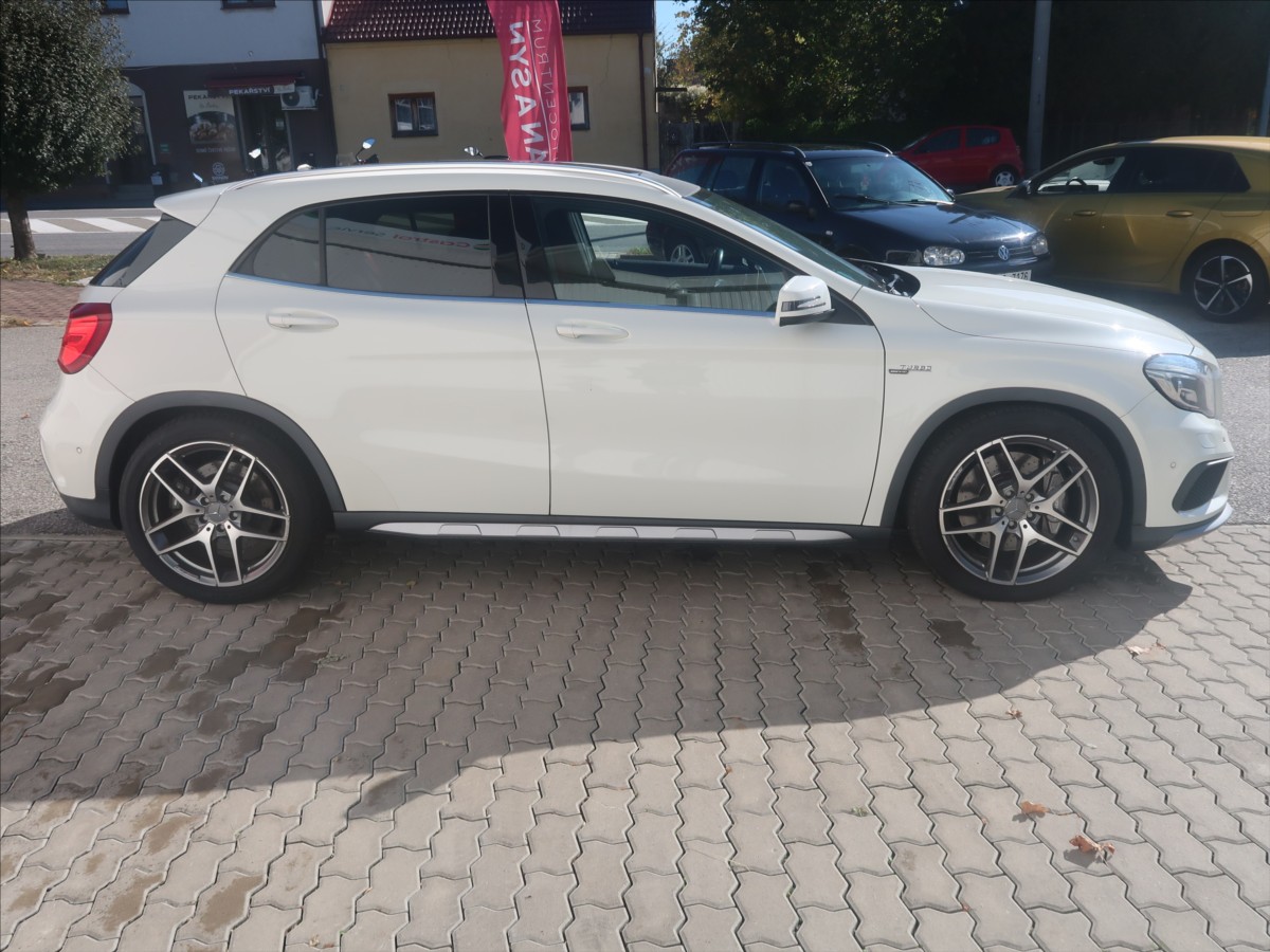 mercedes-benz-gla-2-0-45-amg-4matic-panorama - 2
