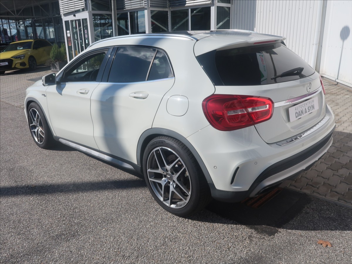mercedes-benz-gla-2-0-45-amg-4matic-panorama - 3