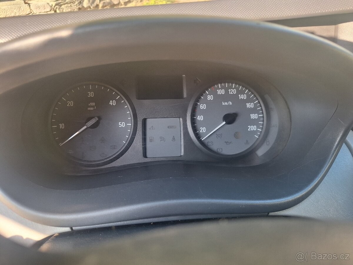 opel-vivaro-2-0-cdti-66-kw-9-mist-2013 - 3