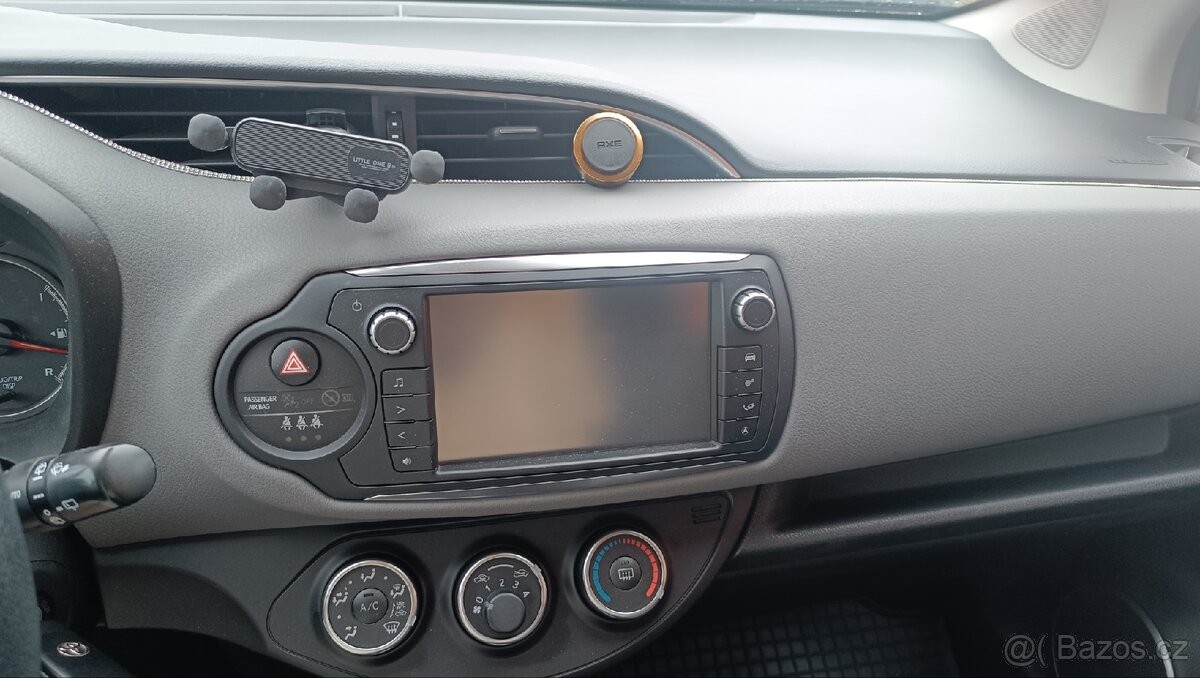 toyota-yaris-1-3 - 4