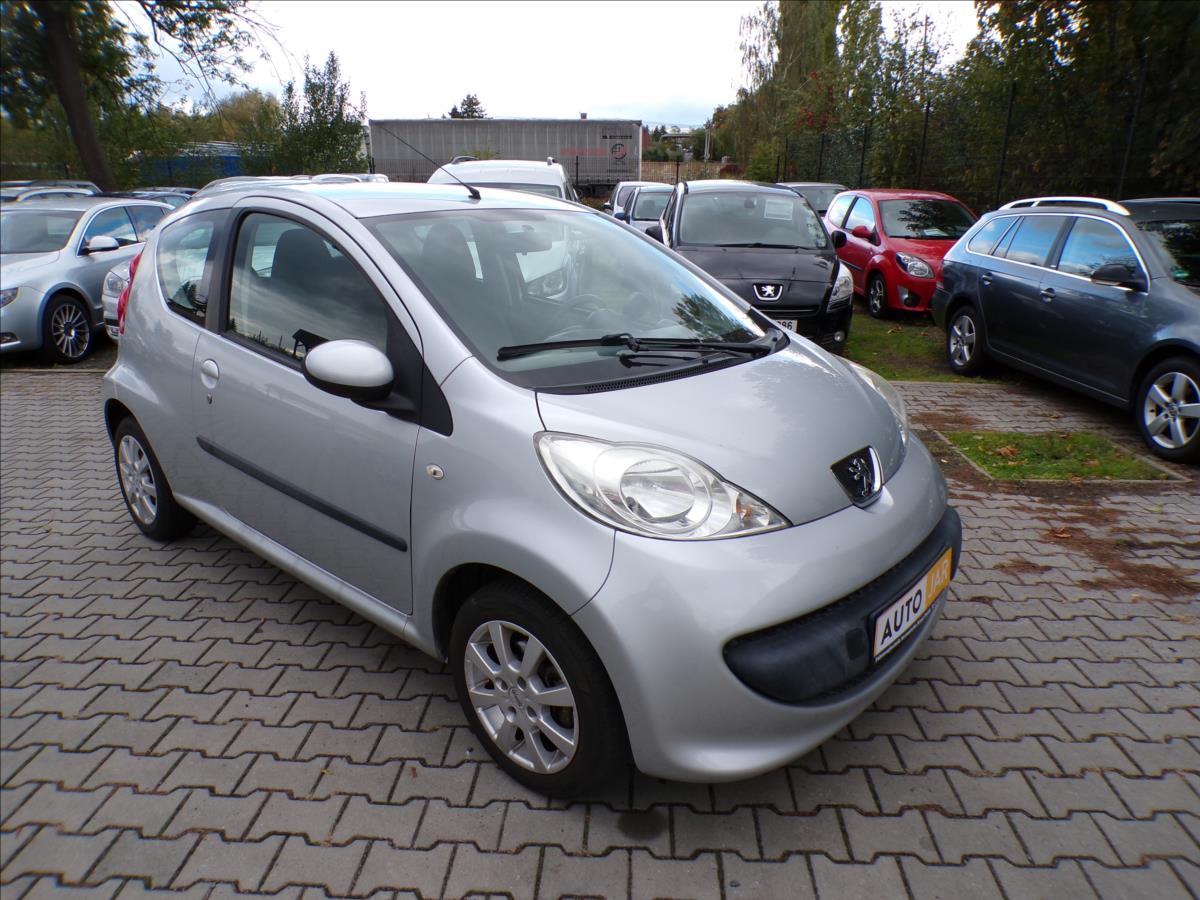Peugeot 107 1,0 i  KLIMATIZACE