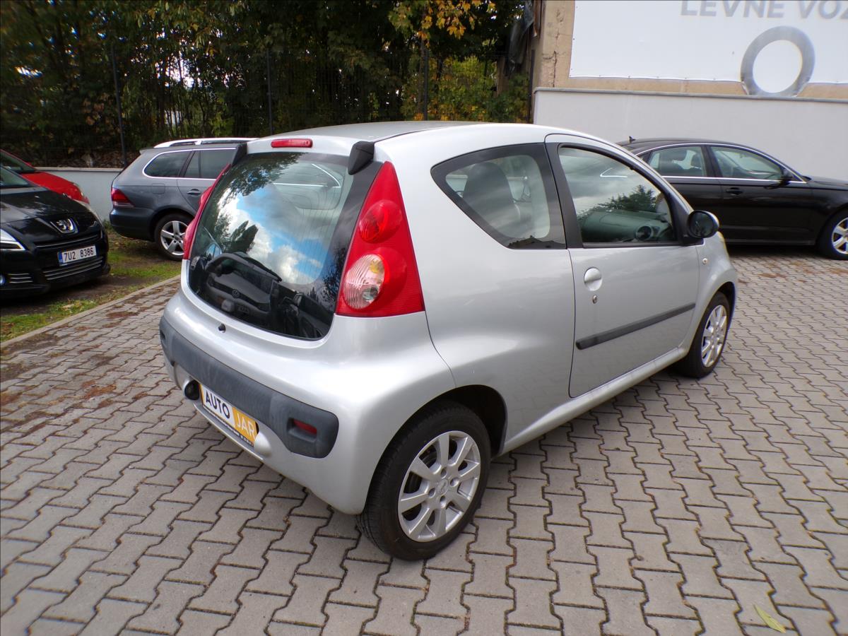 peugeot-107-1-0-i-klimatizace - 4