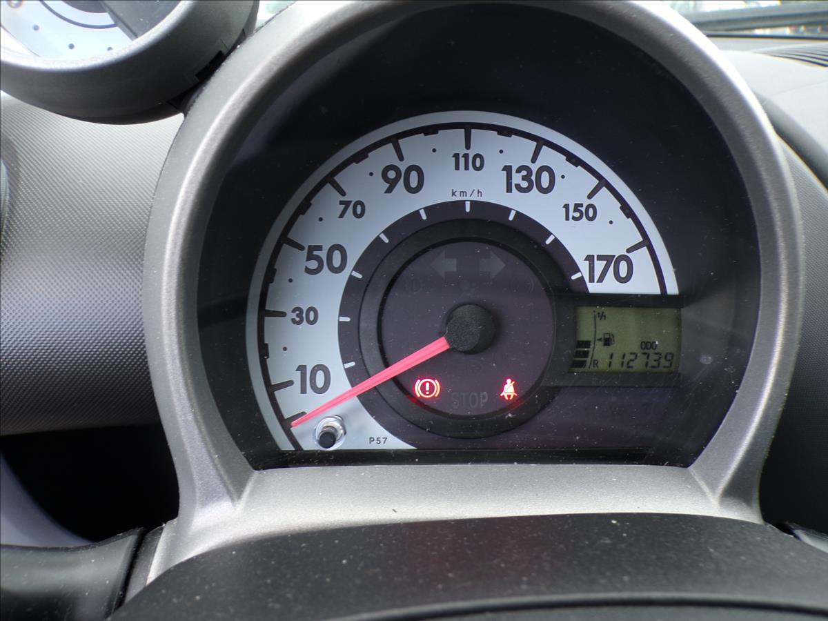 peugeot-107-1-0-i-klimatizace - 7