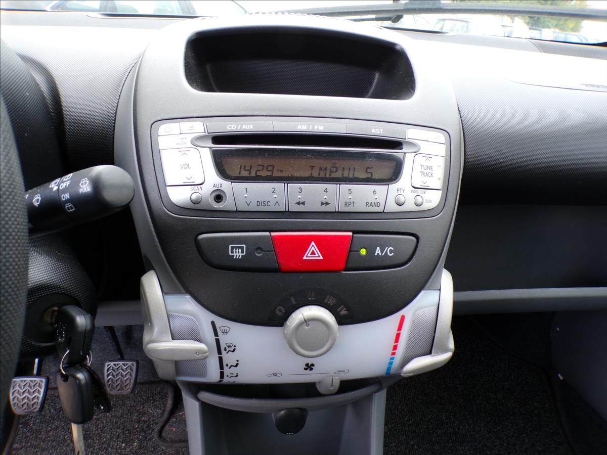 peugeot-107-1-0-i-klimatizace - 8