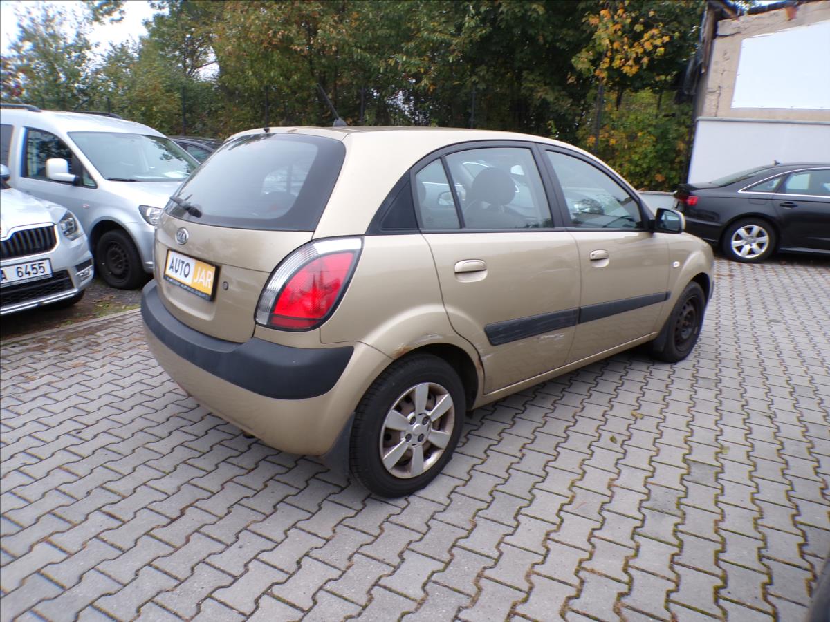 kia-rio-1-4-16v-klimatizace - 3