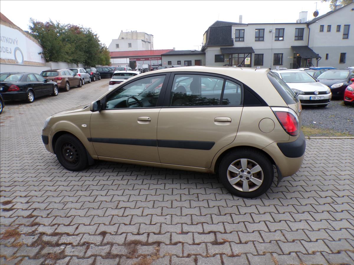 kia-rio-1-4-16v-klimatizace - 5