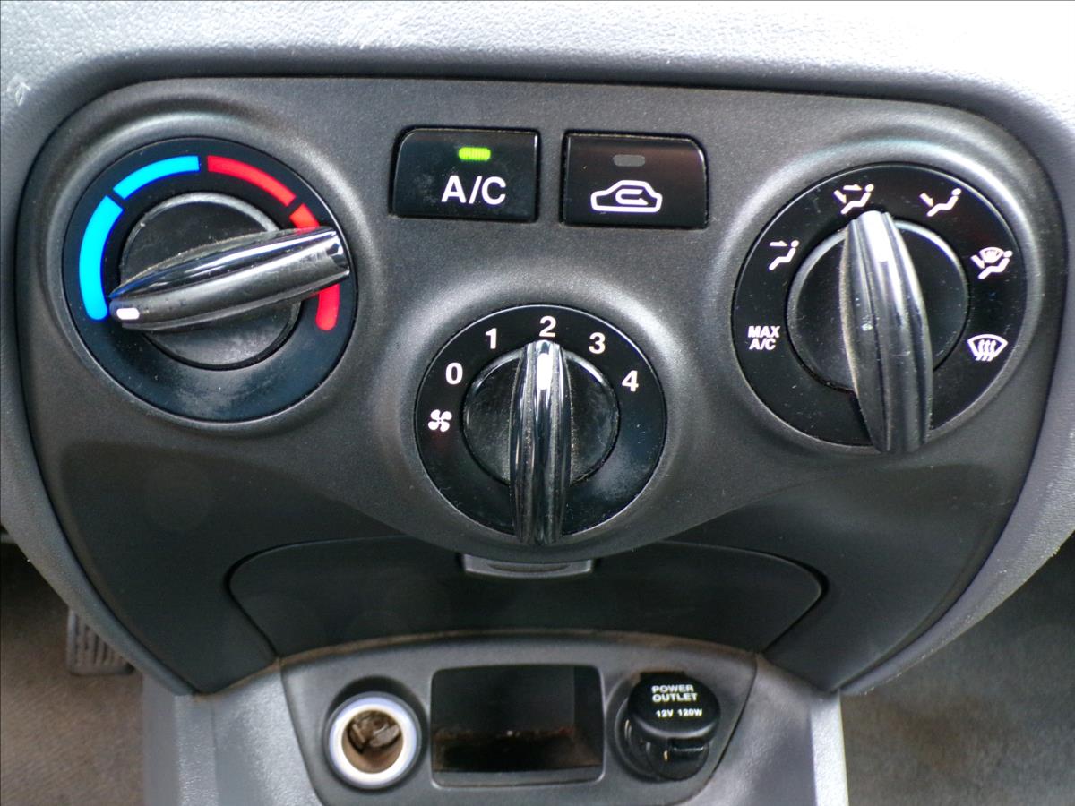 kia-rio-1-4-16v-klimatizace - 9