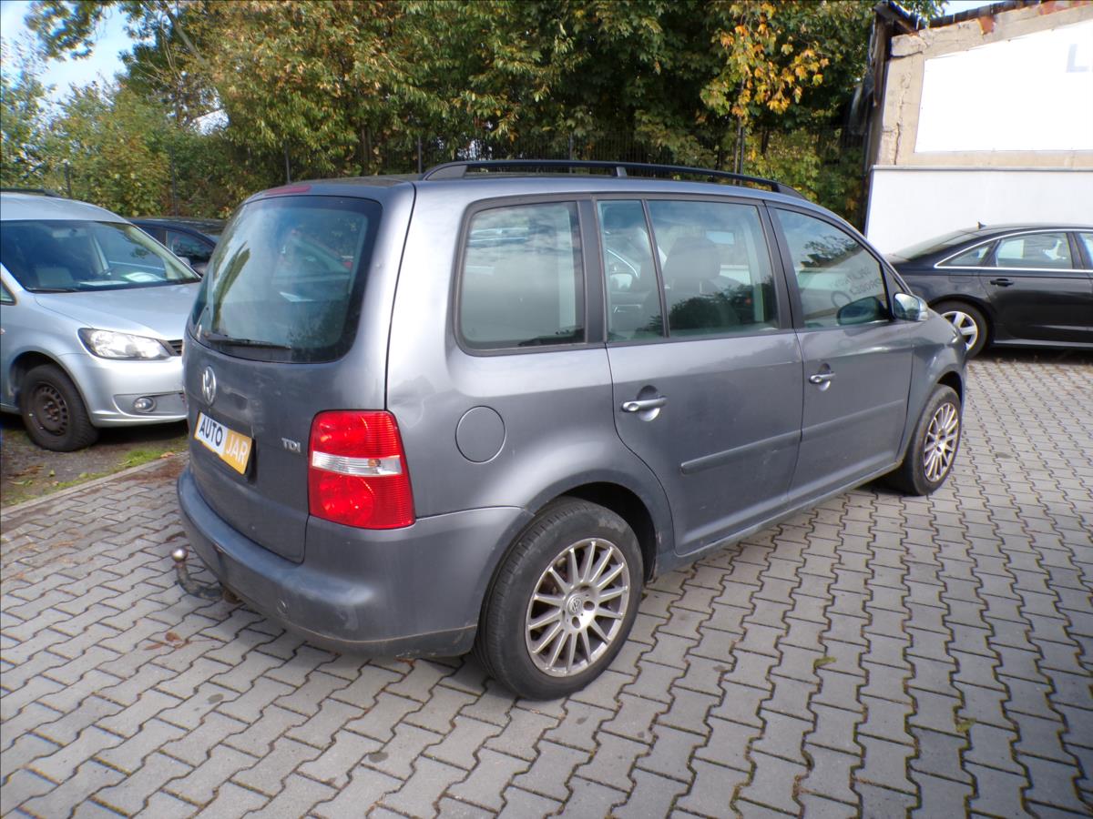 volkswagen-touran-1-9-tdi-taz-zar-navigace - 3