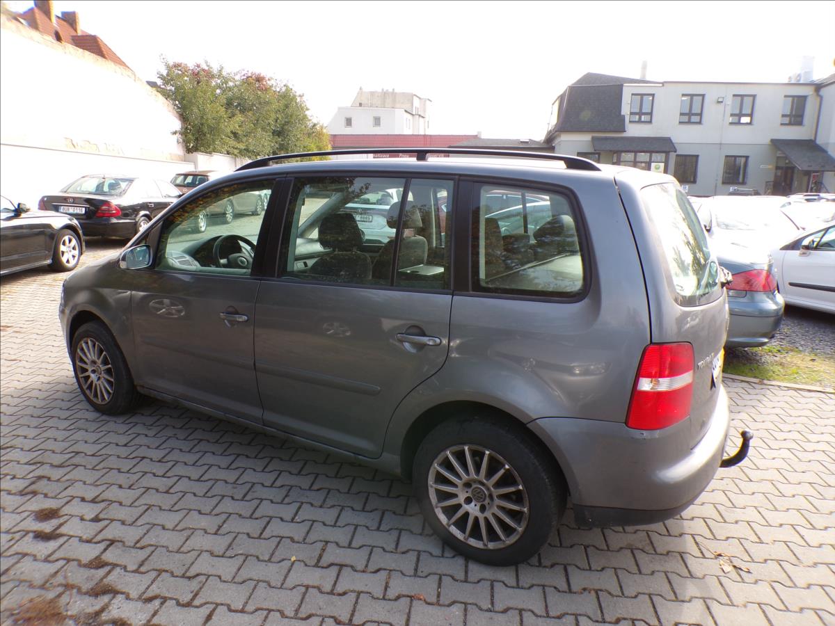 volkswagen-touran-1-9-tdi-taz-zar-navigace - 5