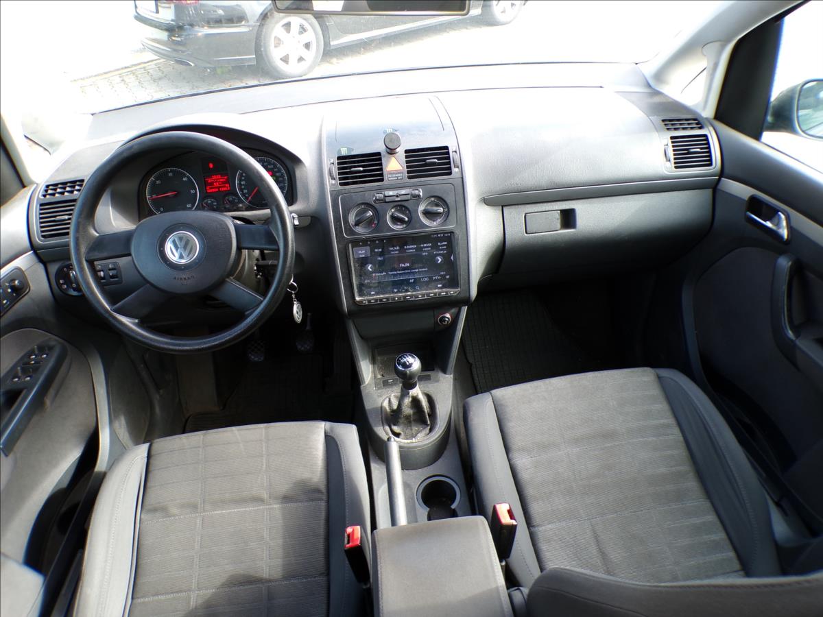 volkswagen-touran-1-9-tdi-taz-zar-navigace - 6