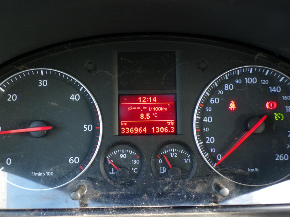 volkswagen-touran-1-9-tdi-taz-zar-navigace - 7