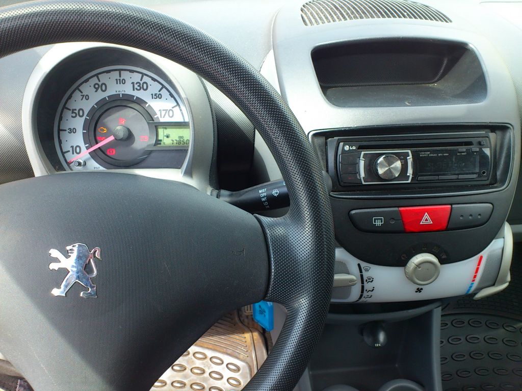 peugeot-107-junior-998-i - 8