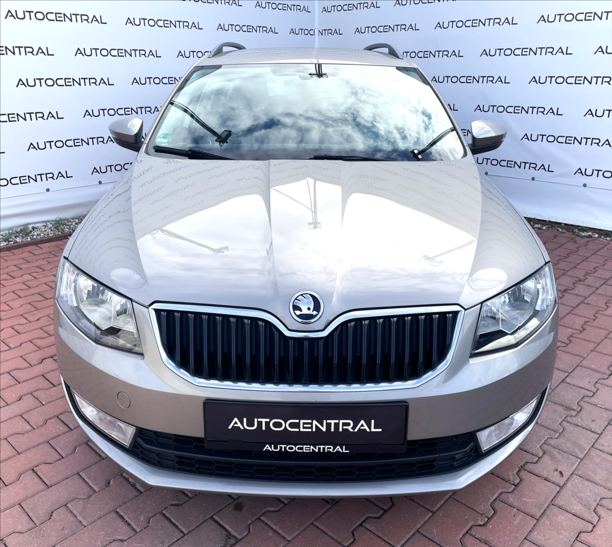 skoda-octavia-1-2-tsi-81kw-111t-km-1-majitel-servisovano - 1