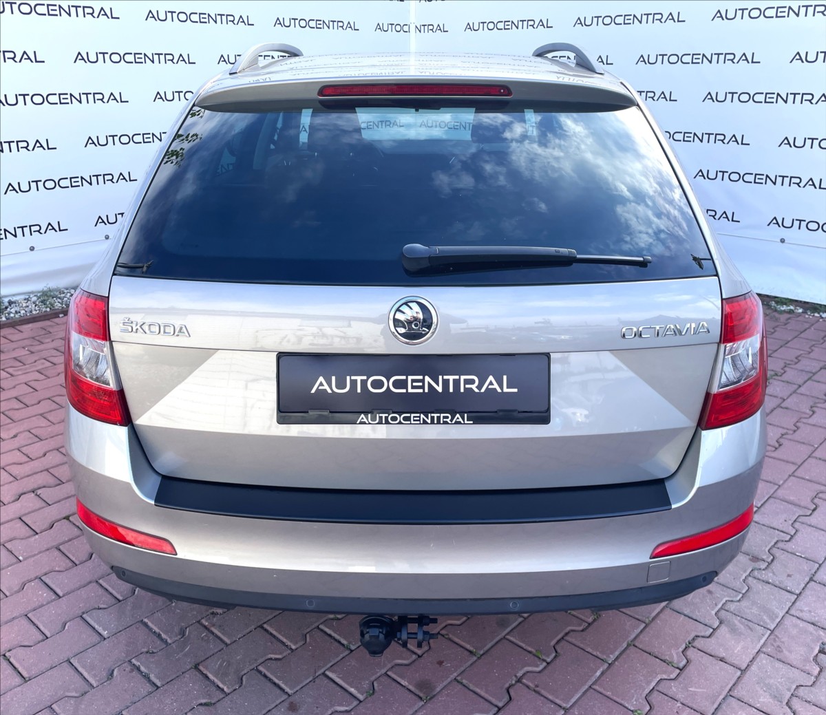 skoda-octavia-1-2-tsi-81kw-111t-km-1-majitel-servisovano - 4