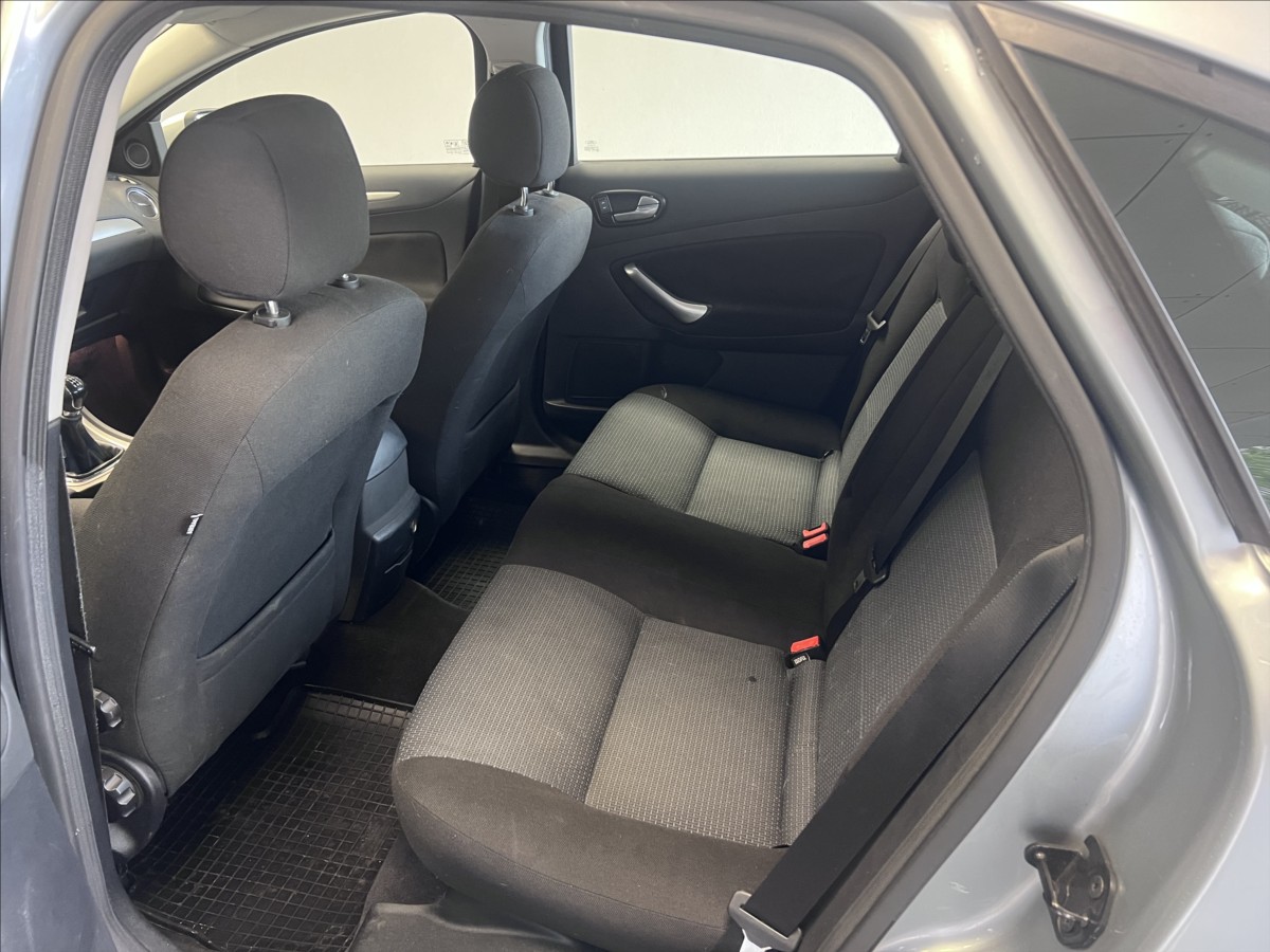ford-mondeo-2-0-16v - 9