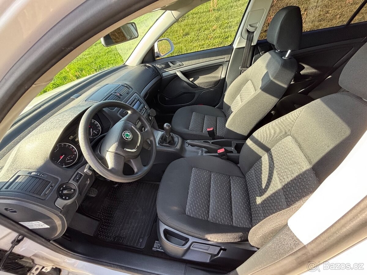 skoda-octavia-1-6-tdi-77-kw-2011-102-000-km - 4