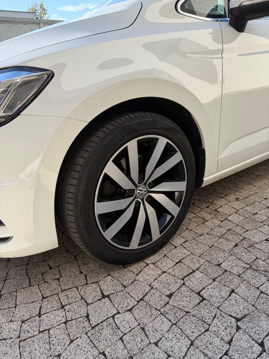 volkswagen-touran-2-0-tdi-140kw-highline - 3