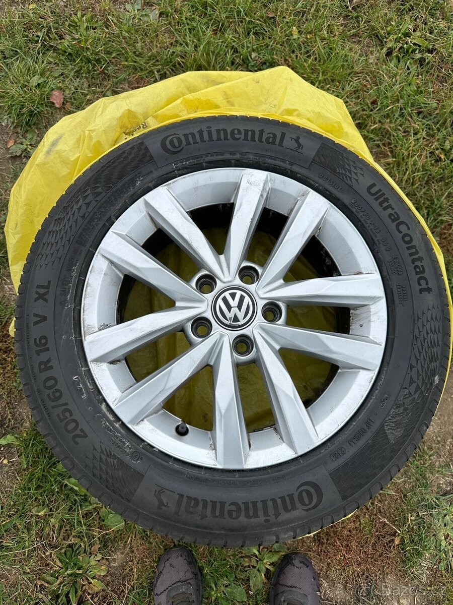 volkswagen-touran-1-4-highline-tsi-7-mist - 3