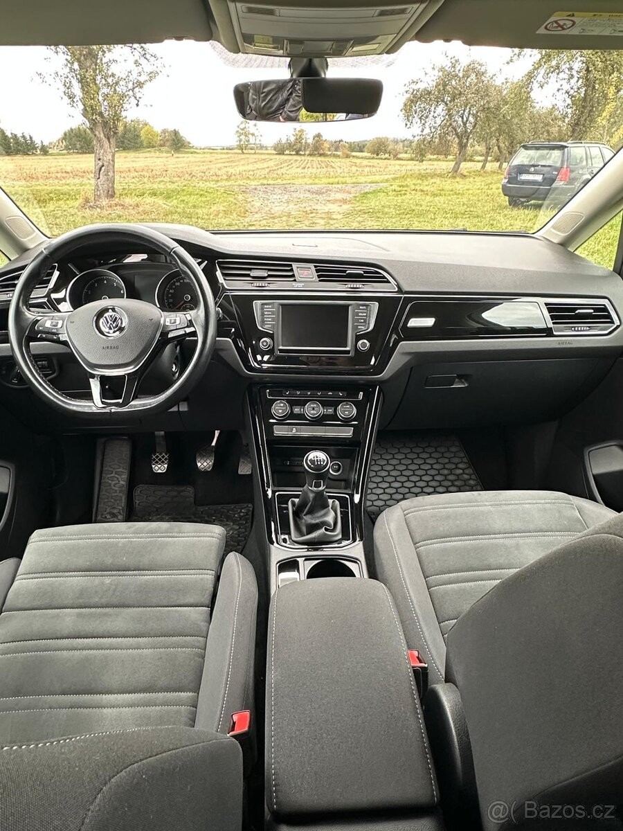 volkswagen-touran-1-4-highline-tsi-7-mist - 5